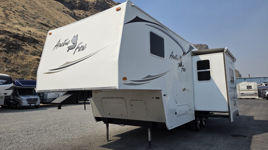 2011 Arctic Fox NORTHWOOD 245N 1
