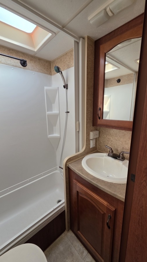 2011 Arctic Fox NORTHWOOD 245N 11