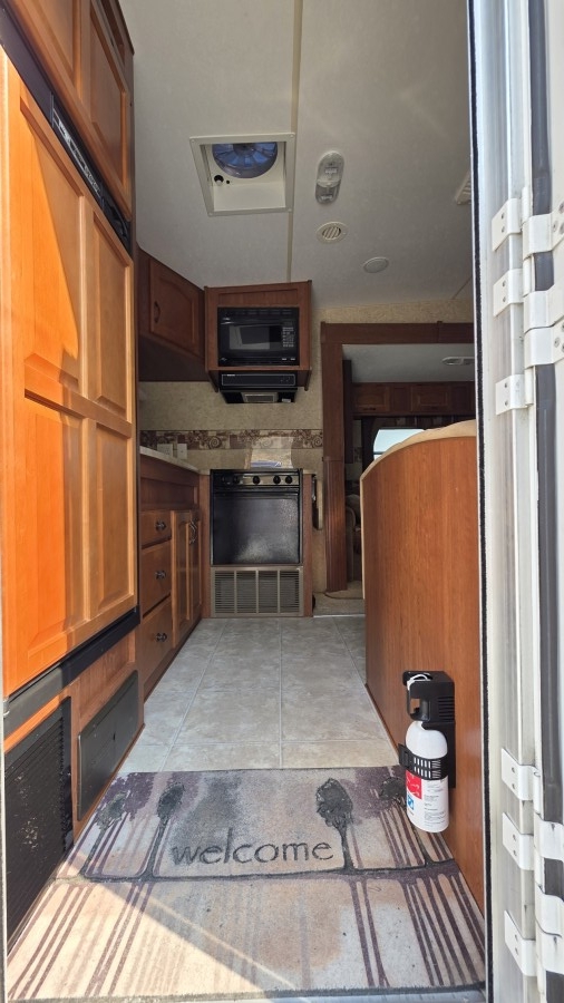 2011 Arctic Fox NORTHWOOD 245N 4