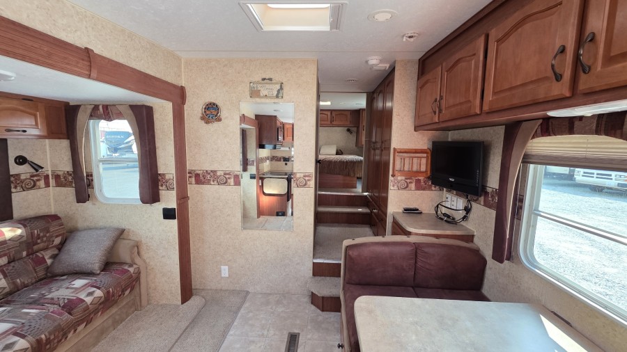 2011 Arctic Fox NORTHWOOD 245N 7