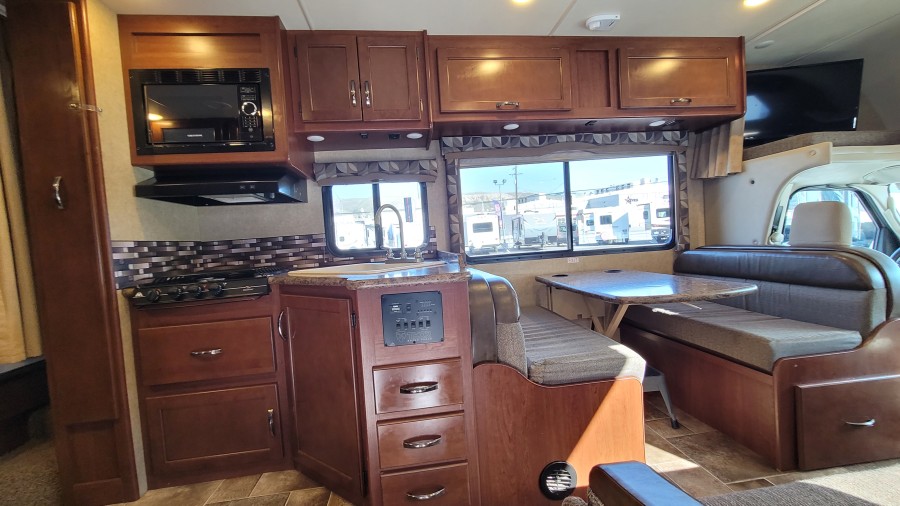 2016 Thor Chateau 26B 7