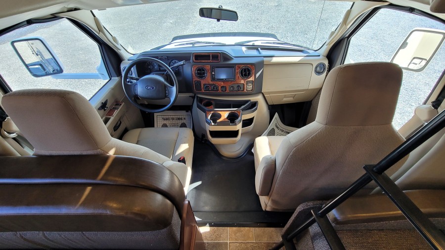 2016 Thor Chateau 26B 14