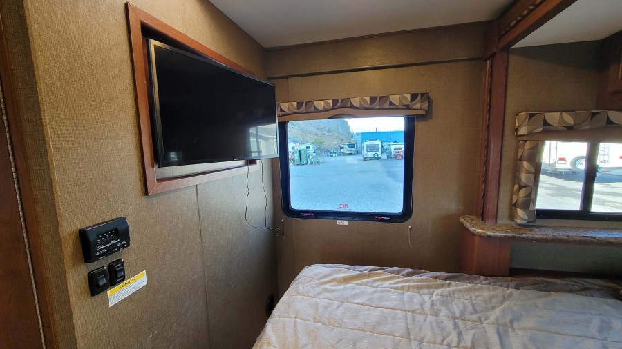 2016 Thor Chateau 26B 13