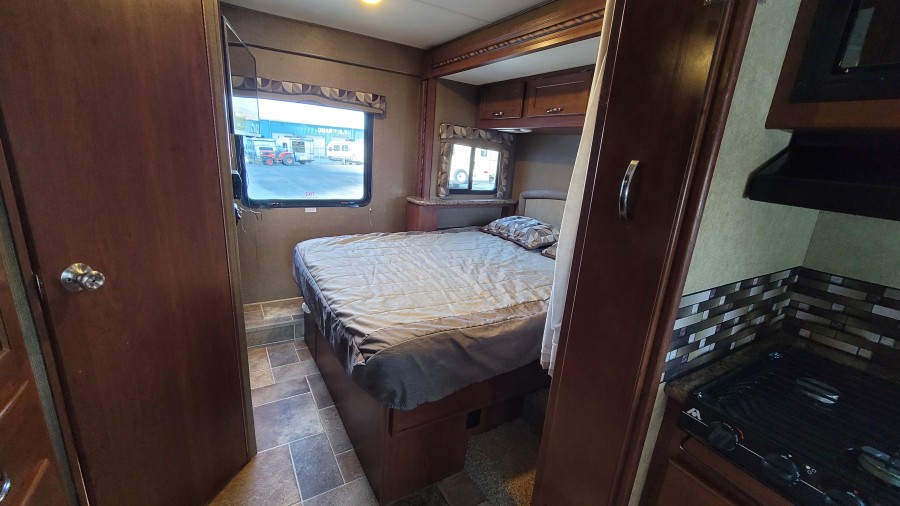 2016 Thor Chateau 26B 11