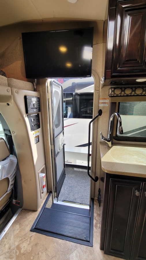 2016 Thor Motor Coach Citation 24SA 13