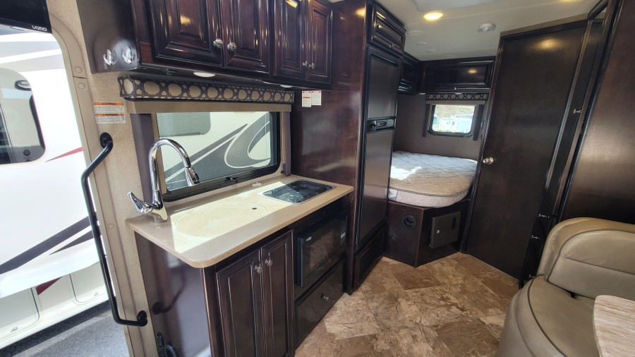2016 Thor Motor Coach Citation 24SA 8