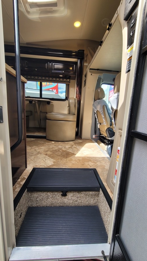 2016 Thor Motor Coach Citation 24SA 5