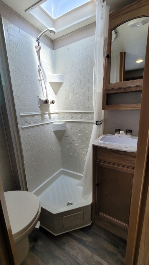 2018 Forest River RV Coachmen RV FREEDOM EXPRESS 19FBS 10