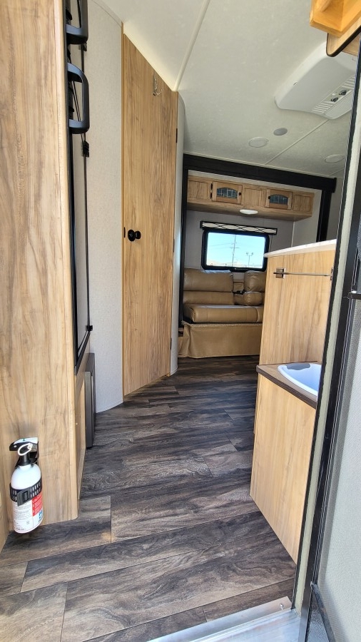 2018 Forest River RV Coachmen RV FREEDOM EXPRESS 19FBS 4