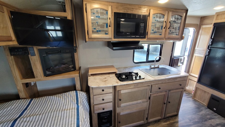 2018 Forest River RV Coachmen RV FREEDOM EXPRESS 19FBS 7