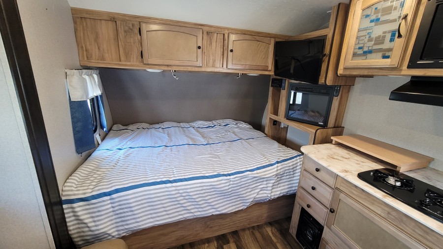 2018 Forest River RV Coachmen RV FREEDOM EXPRESS 19FBS 6