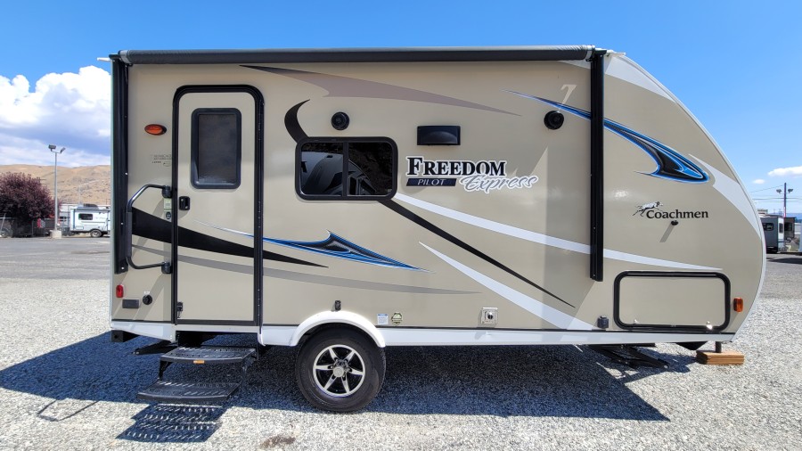 2018 Forest River RV Coachmen RV FREEDOM EXPRESS 19FBS 2