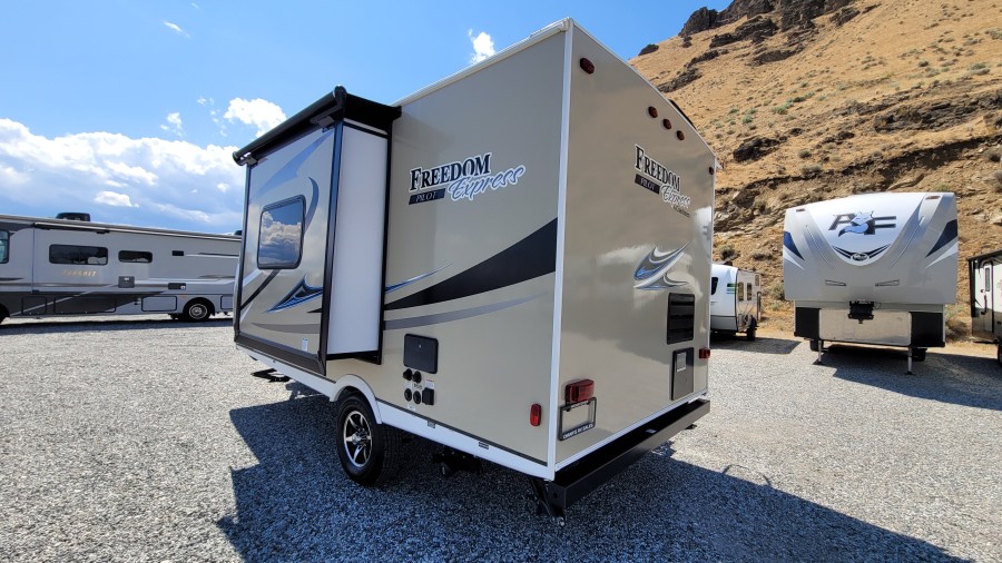 2018 Forest River RV Coachmen RV FREEDOM EXPRESS 19FBS 1