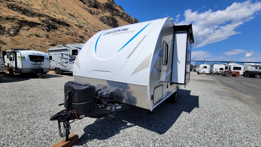 2018 Forest River RV Coachmen RV FREEDOM EXPRESS 19FBS 3