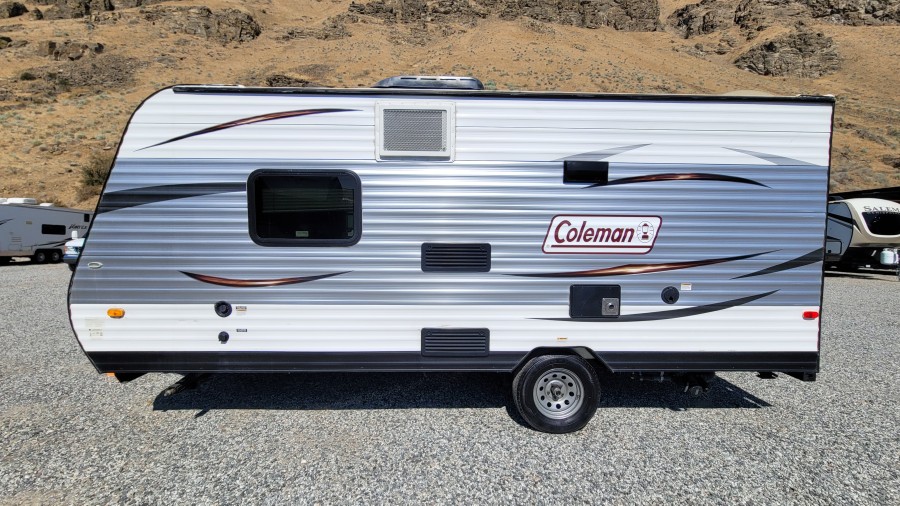 2017 Dutchmen Coleman Lantern 1
