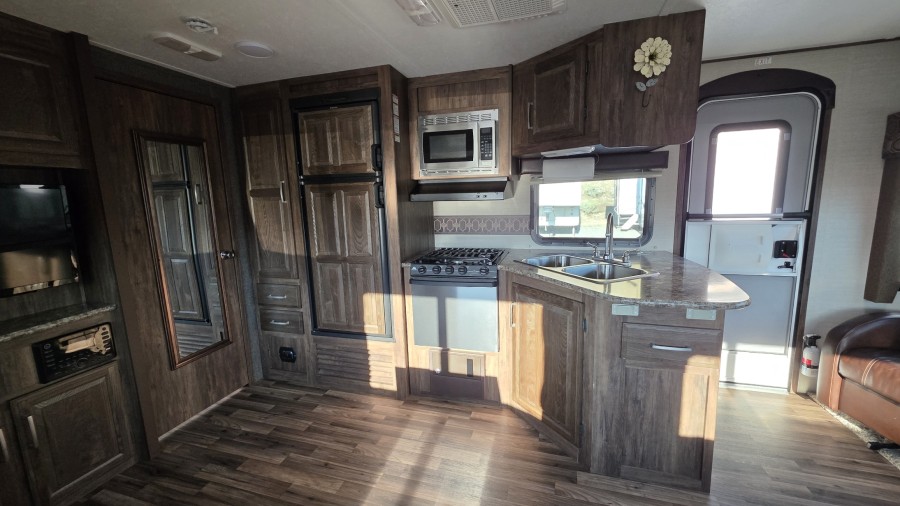 2015 Keystone RV Cougar 28RLSWE 9