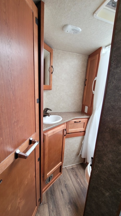 2015 Adventurer Eagle Cap 1160 12