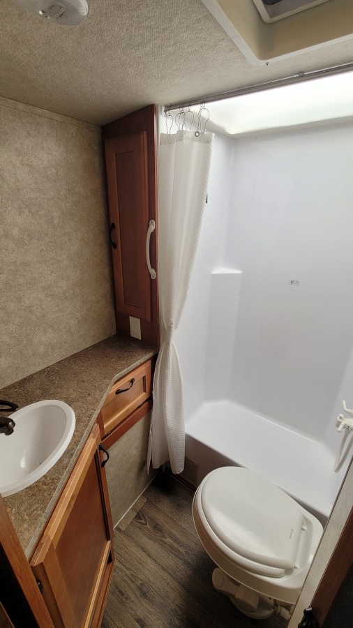 2015 Adventurer Eagle Cap 1160 13