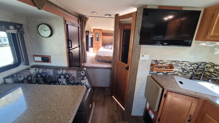 2015 Adventurer Eagle Cap 1160 9