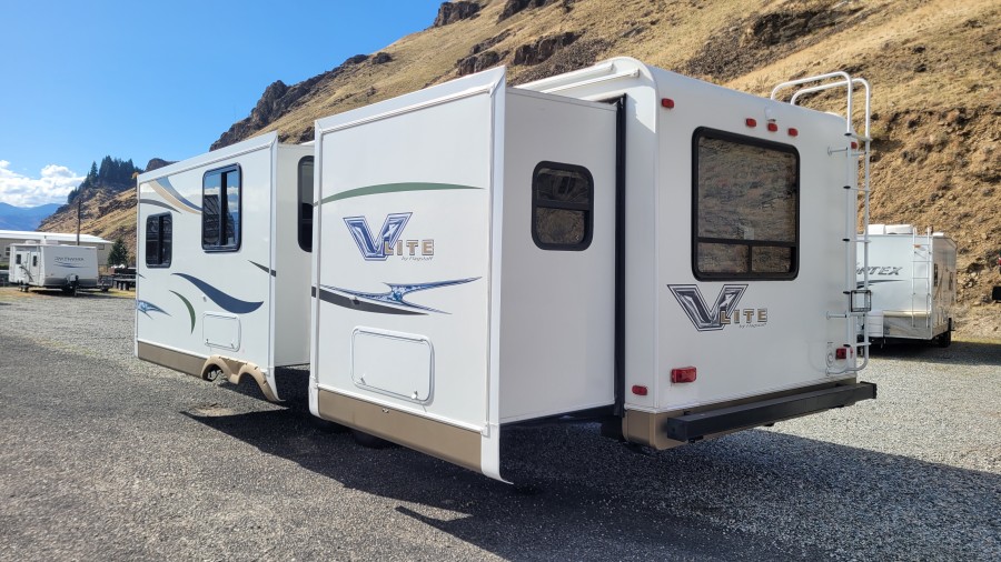 2013 Forest River RV Flagstaff 30WTBS 3