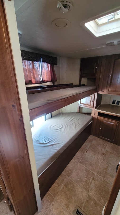 2013 Forest River RV Flagstaff 30WTBS 16