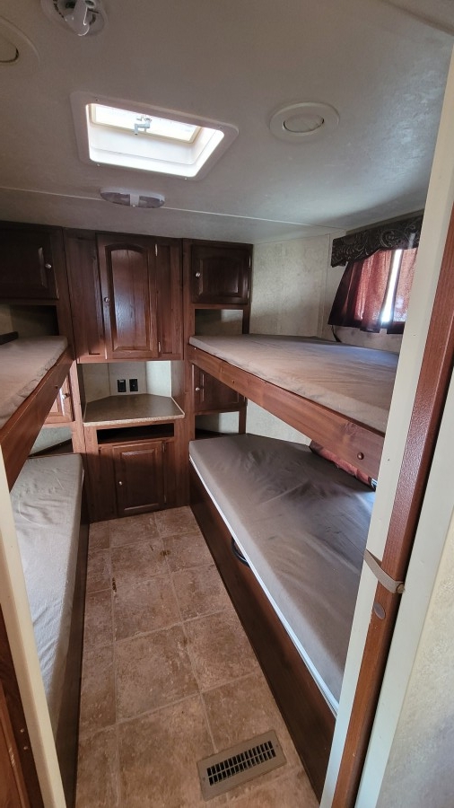 2013 Forest River RV Flagstaff 30WTBS 17