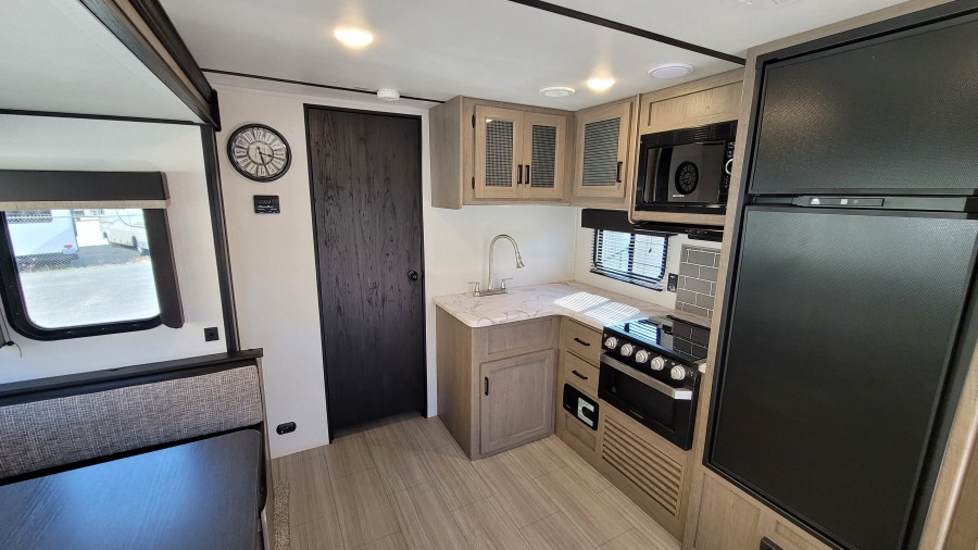 2020 Keystone RV Hideout 27RLS 10