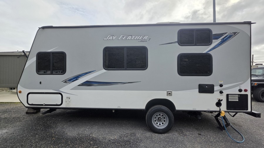 2017 Jayco Jay Feather 19BH 1