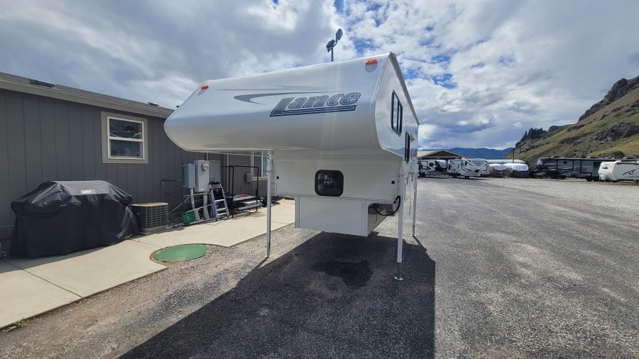 2008 Lance 815 1