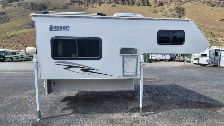 2008 Lance 815 4