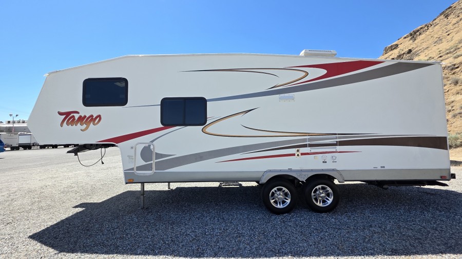 2008 Pacific Coachworks 2590BH 1