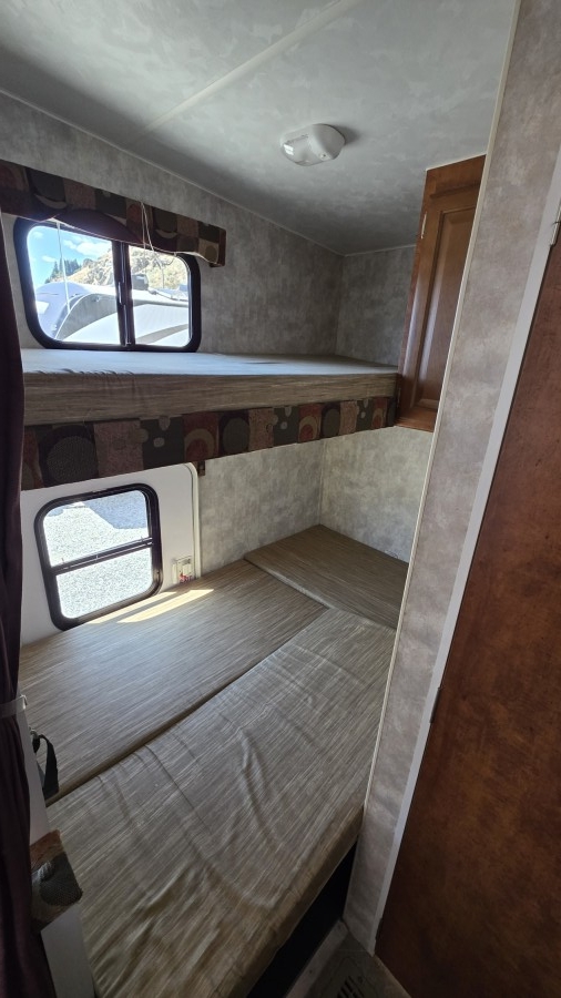 2008 Pacific Coachworks 2590BH 10