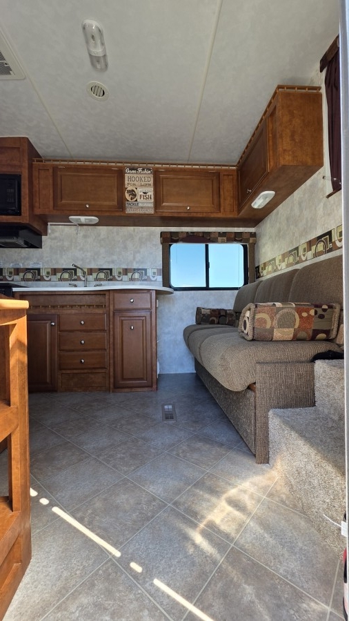 2008 Pacific Coachworks 2590BH 4