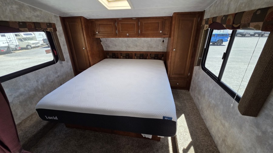 2008 Pacific Coachworks 2590BH 7