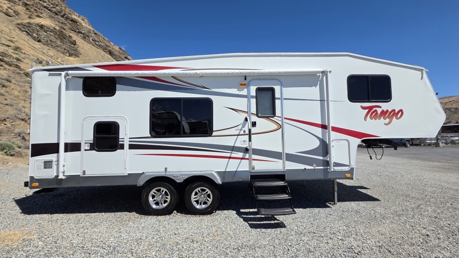 2008 Pacific Coachworks 2590BH 3