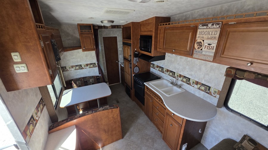 2008 Pacific Coachworks 2590BH 8