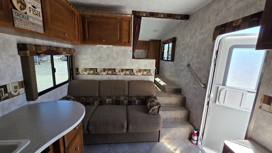 2008 Pacific Coachworks 2590BH 6