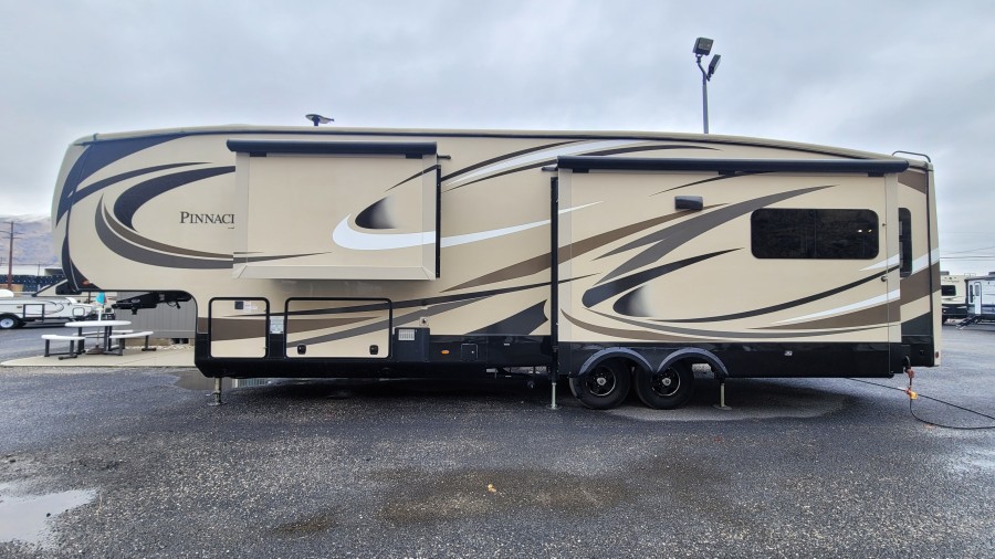 2018 Jayco Pinnacle 36FBTS 1