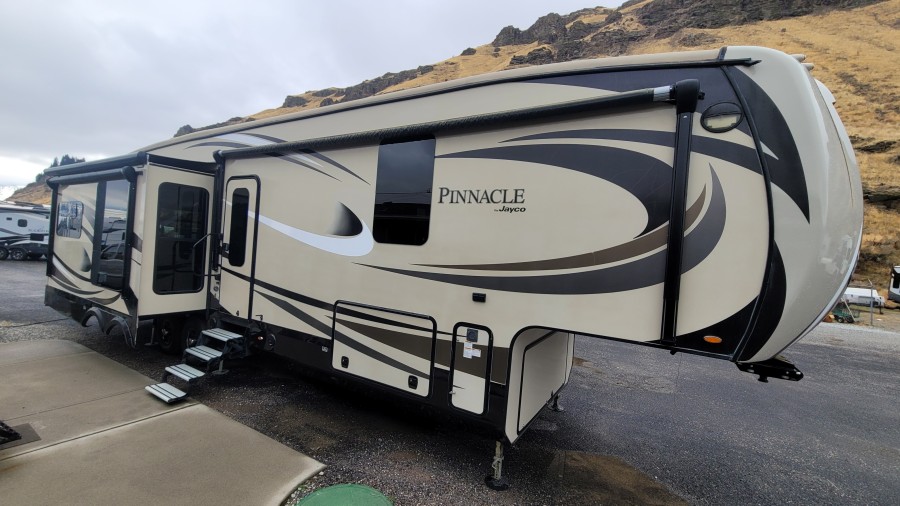 2018 Jayco Pinnacle 36FBTS 4