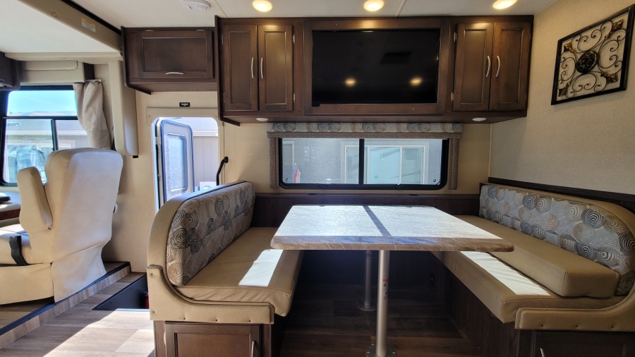 2018 Coachmen RV Pursuit 32WC 11