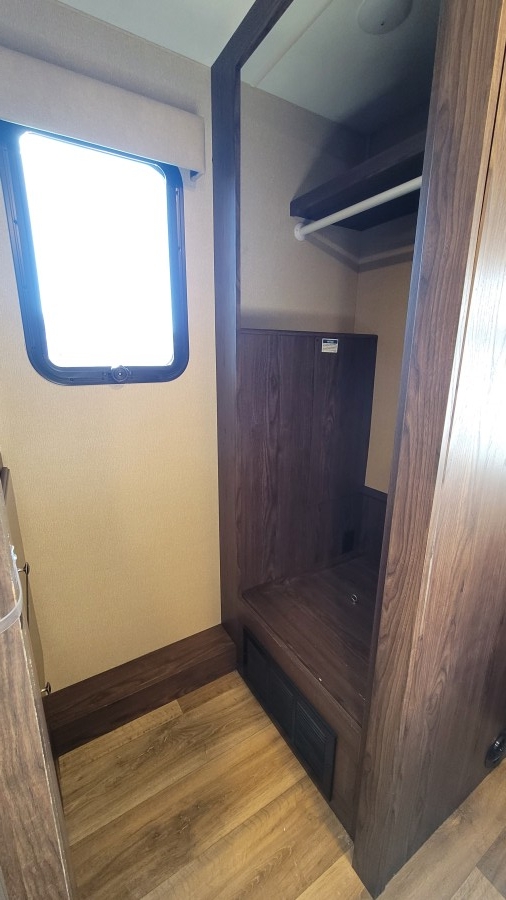 2018 Coachmen RV Pursuit 32WC 14