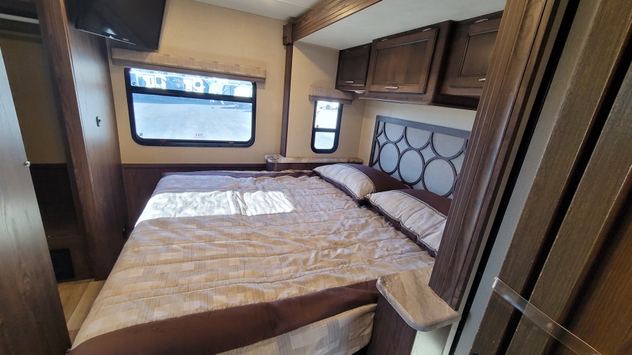 2018 Coachmen RV Pursuit 32WC 13