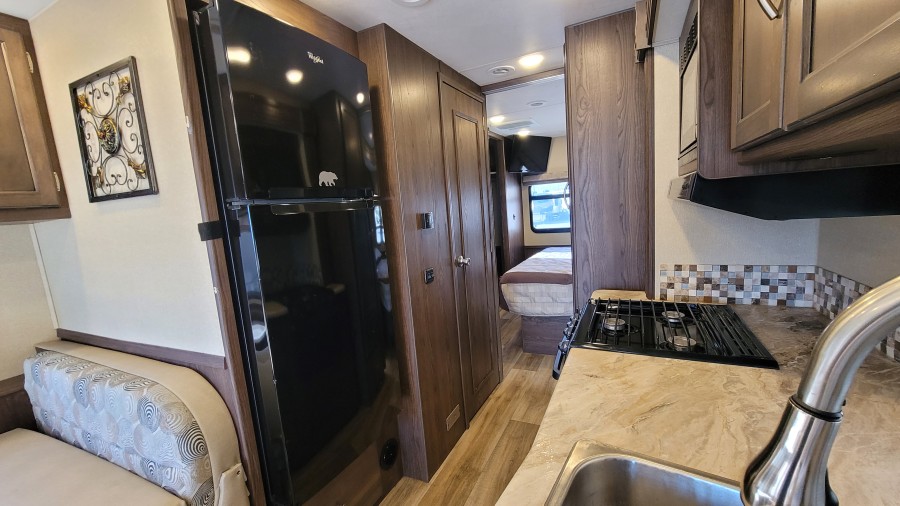 2018 Coachmen RV Pursuit 32WC 12