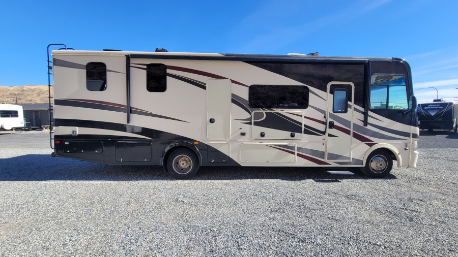 2018 Coachmen RV Pursuit 32WC 4