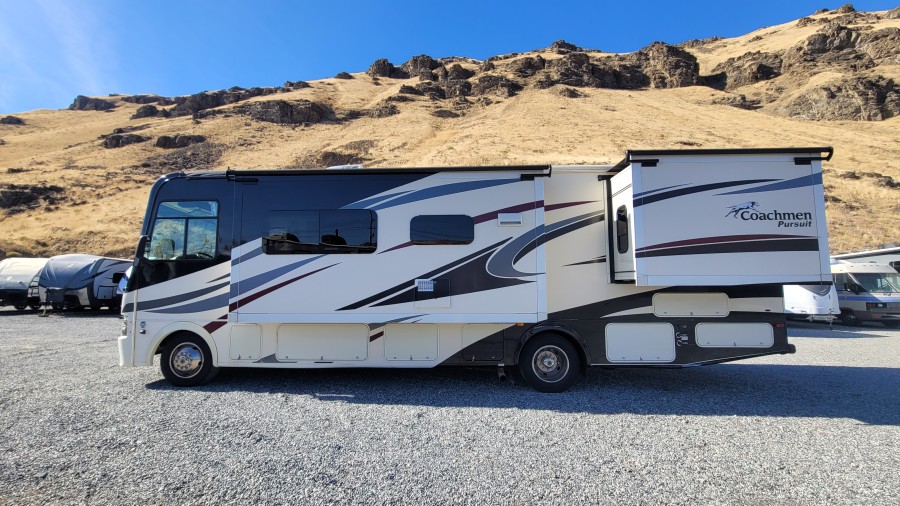 2018 Coachmen RV Pursuit 32WC 2