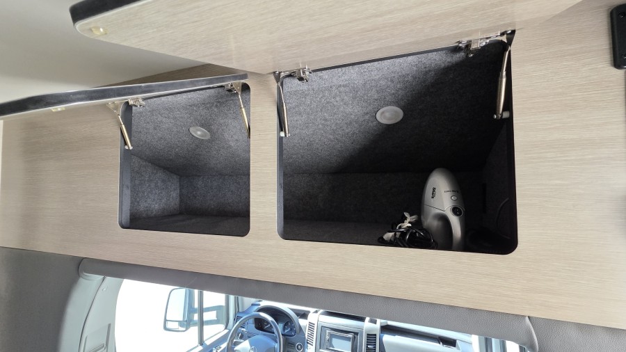 2015 Renegade Custom Coaches VILLAGIO 25RBS 7