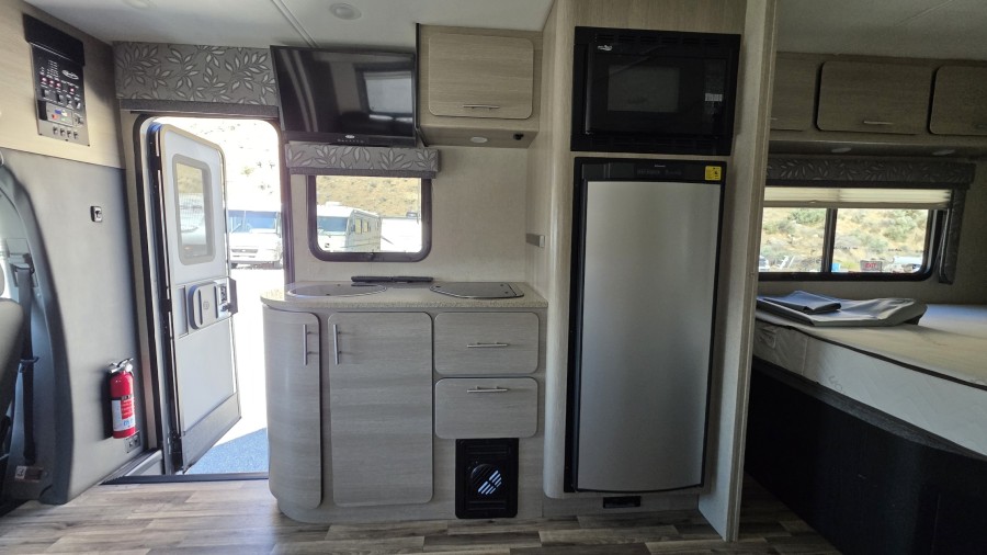 2015 Renegade Custom Coaches VILLAGIO 25RBS 8