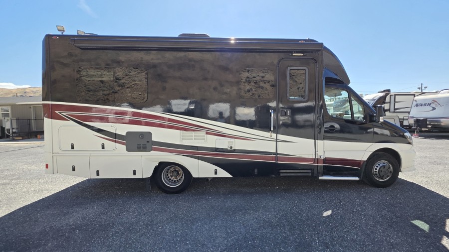 2015 Renegade Custom Coaches VILLAGIO 25RBS 3