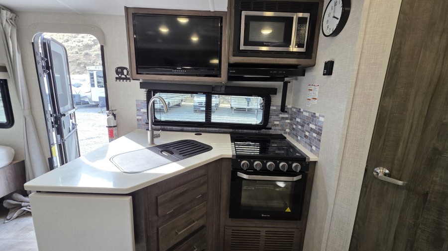 2023 Forest River RV Rockwood Mini Lite 2204S 10