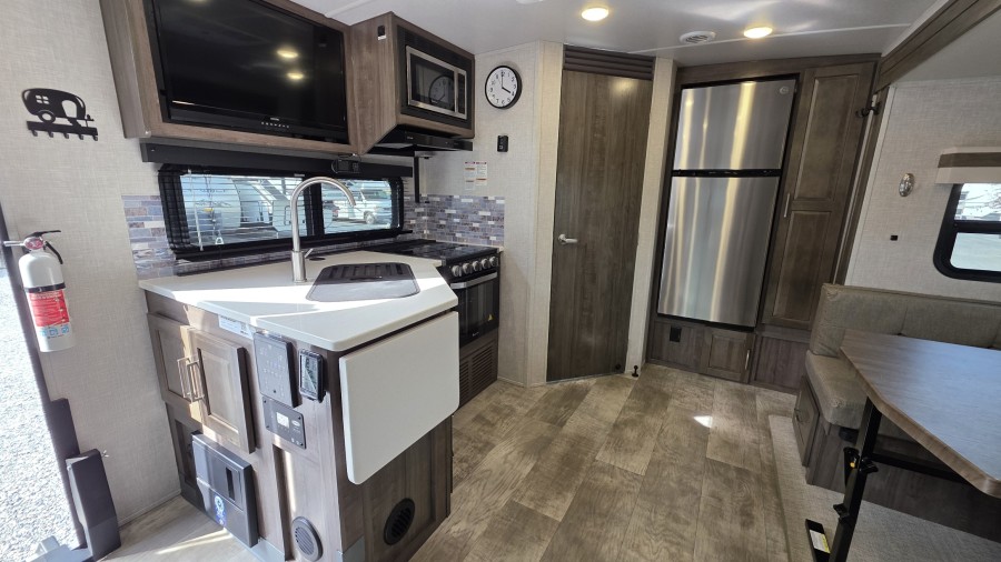 2023 Forest River RV Rockwood Mini Lite 2204S 9